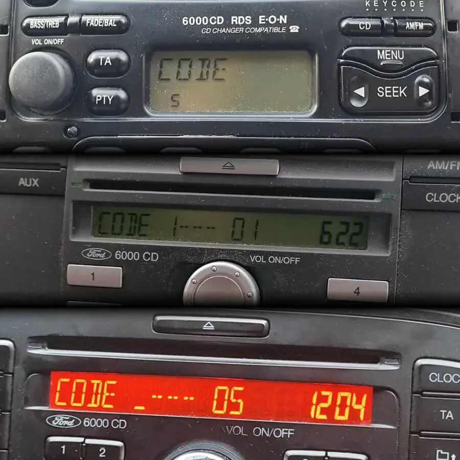 Rádio Ford 6000 CD a mostrar CODE
