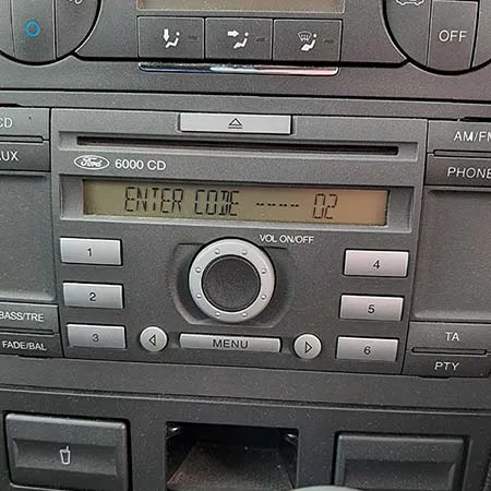 Ford 6000 CD Radio im Focus