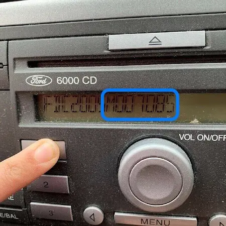Ford 6000 CD radio code M serial screen display method